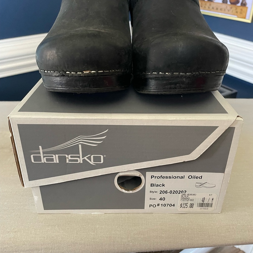 Dansko Women’s Black Oiled Leather clogs - like new